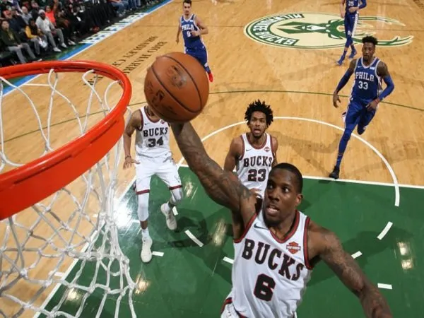 Giannis Antetokoumpo Sukses Bawa Bucks Hantam 76ers