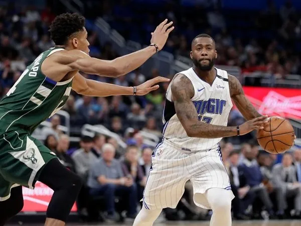 Cetak 35 Poin, Jonathon Simmons Bawa Magic Hantam Bucks
