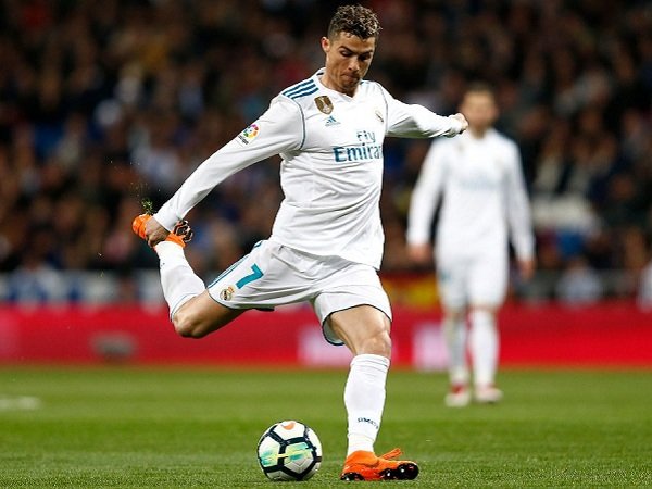 Terpaut Tiga Gol, Zidane Harapkan Ronaldo Langkahi Messi untuk Klaim El Pichichi