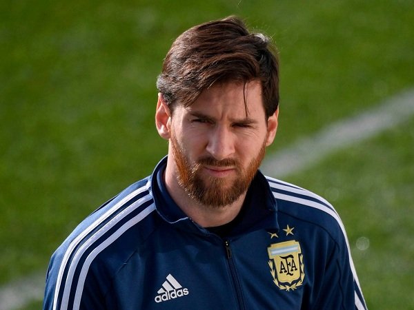 Dibandingkan dengan Cristiano Ronaldo, Legenda Argentina Kritisi Lionel Messi
