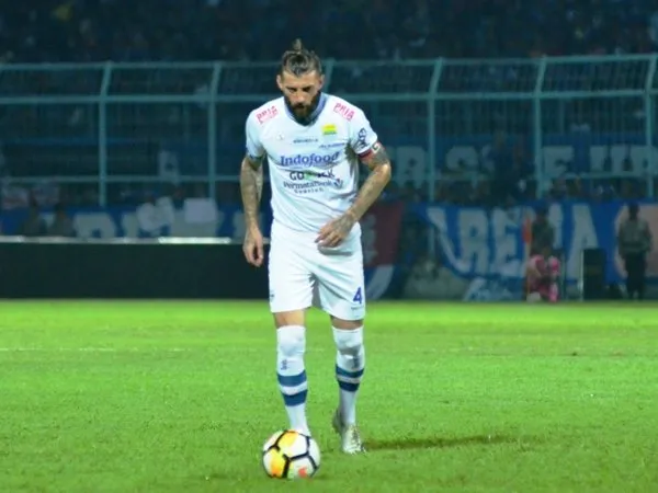 Ini yang Bikin Gomez Percayakan Ban Kapten Persib Pada Malisic