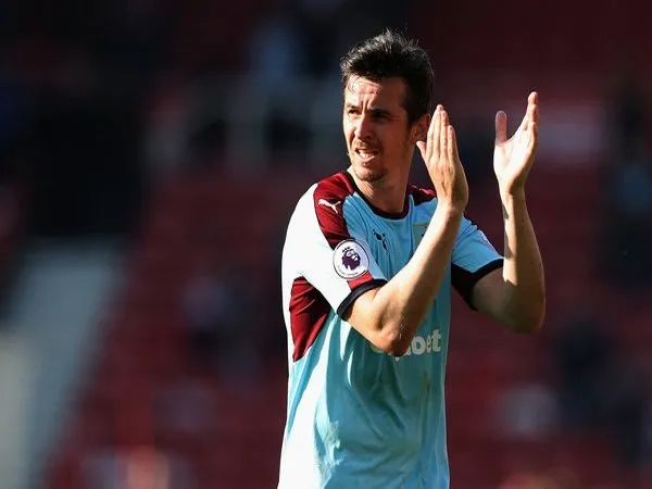 Pelatih Burnley Komentari Keputusan Joey Barton Menjadi Pelatih