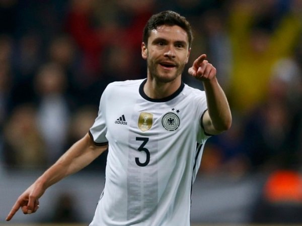 Tolak Juventus dan Liverpool, Ini Alasan Jonas Hector