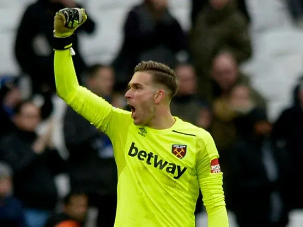 Jamu Manchester City, Adrian Ingin West Ham Manfaatkan Peluang