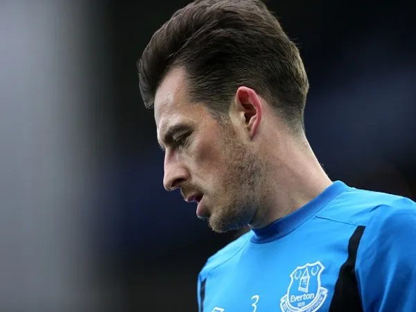 Buat 400 Penampilan di Premier League, Ini Komentar Bek Everton