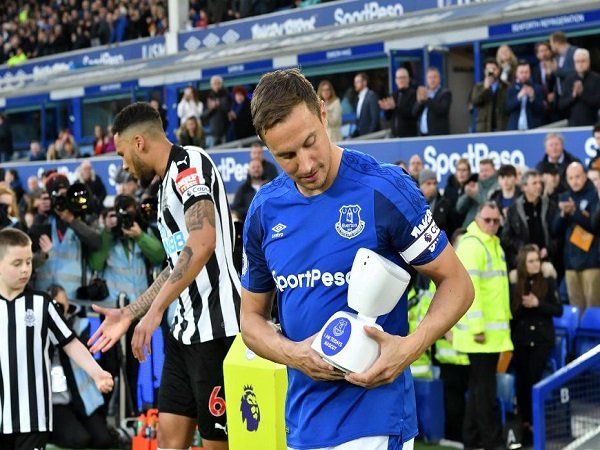 Lewat Robot, Pendukung Everton Ini Bisa Menjadi Maskot Klub