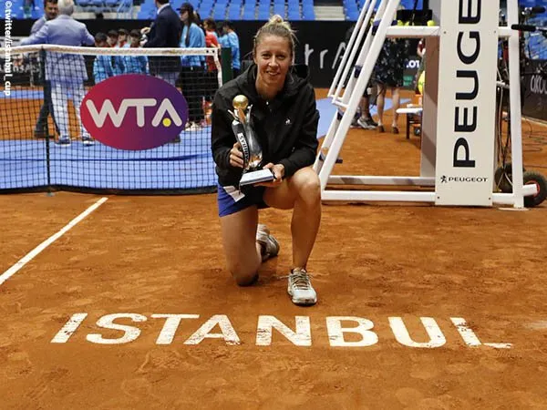 Pauline Parmentier Akhiri Puasa Gelar Di Istanbul