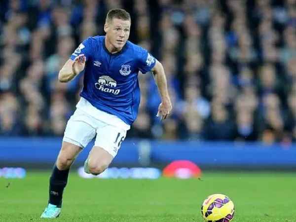 Diincar Crystal Palace, Everton Pertimbangkan Lepas James McCarthy
