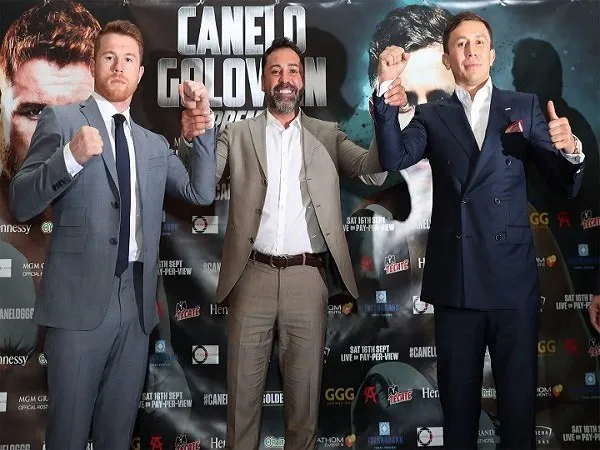 De La Hoya Sebut Canelo Masih Ingin Duel Melawan Triple G