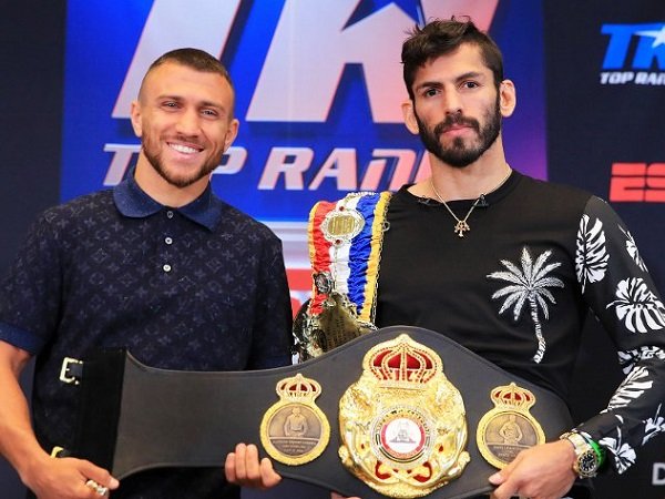 Bertahan di Kelas Ringan, Lomachenko Lepas Sabuk Ringan Junior