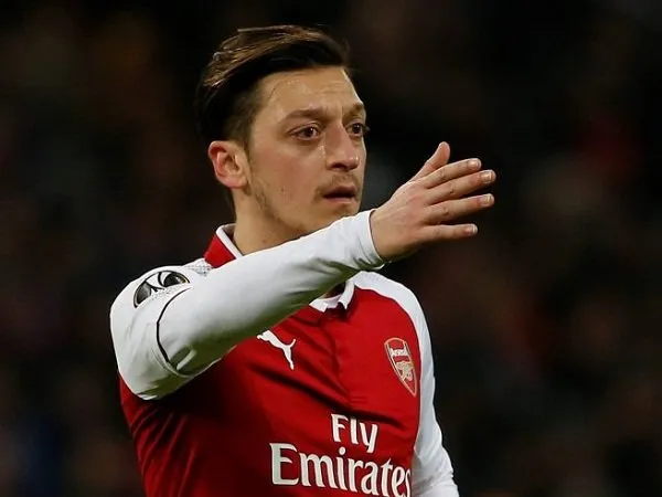 Emery Ungkap Gaya Permainan, Fans Arsenal Justru Khawatir Nasib Ozil, Mengapa?