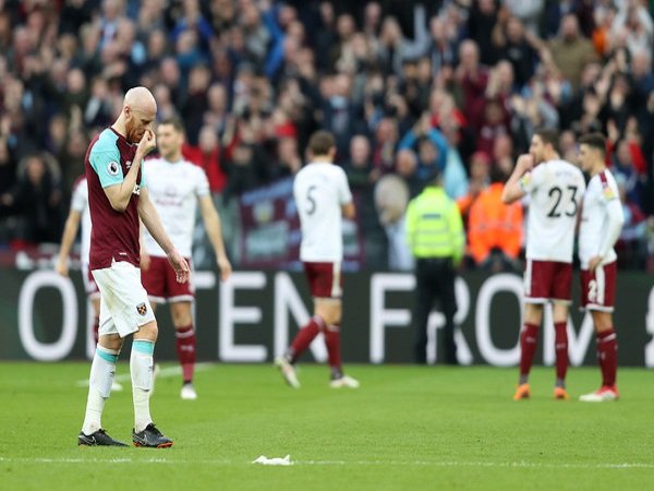 Kontrak Berakhir, West Ham Konfirmasi Kepergian James Collins dan Patrice Evra
