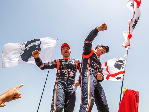 Thierry Neuville Menangi WRC Rally Italia Sardegna