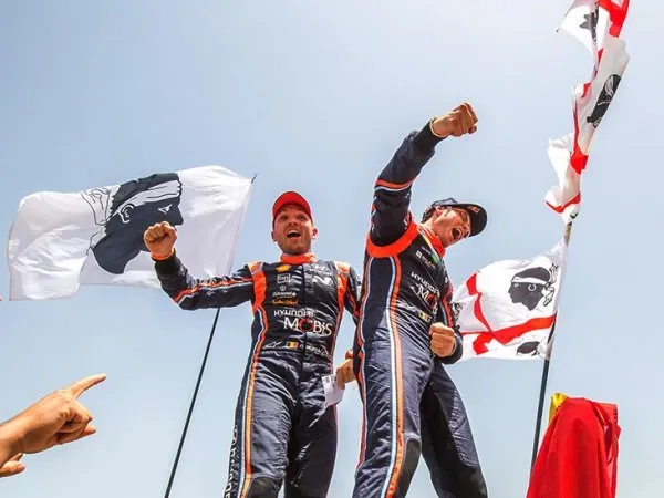Thierry Neuville Menangi WRC Rally Italia Sardegna