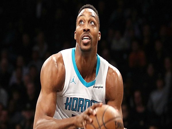 Charlotte Hornets Tukar Dwight Howard Menuju Brooklyn Nets