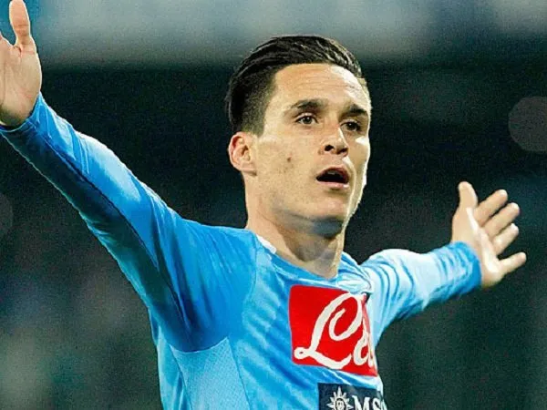 Milan Tak Sabar Ingin Bajak Bintang Napoli