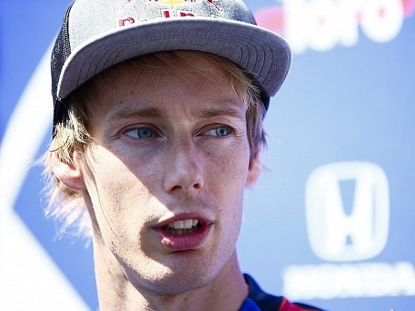Ganti Mesin Baru, Hartley Terpaksa Start dari Posisi Paling Belakang