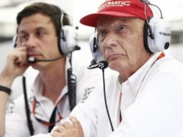 Mercedes Anggap Hukuman Bagi Sebastian Vettel Terlalu Ringan