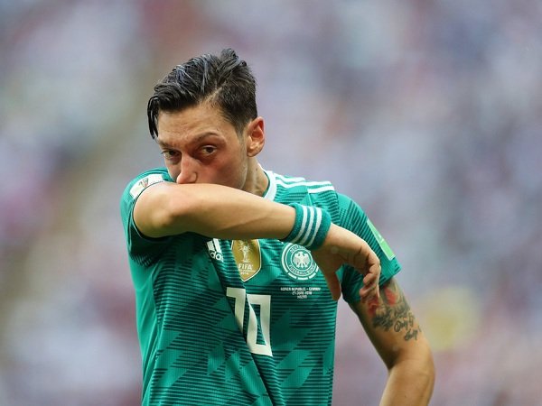 Bierhoff Akui Memanggil Ozil Adalah Kesalahan Bagi Jerman