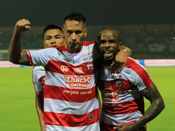 Maitimo Berlabuh di Persebaya Surabaya