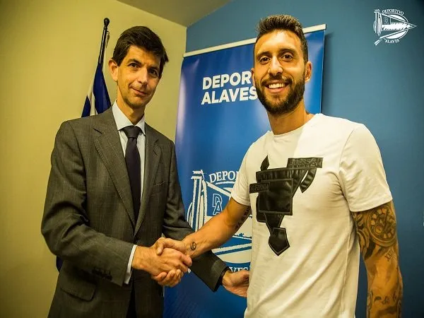 Swansea Resmi Pinjamkan Borja Baston ke Alaves