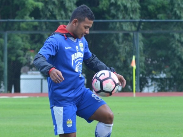Bos Persib Akui Gian Zola Sedang Ditaksir Persela Lamongan