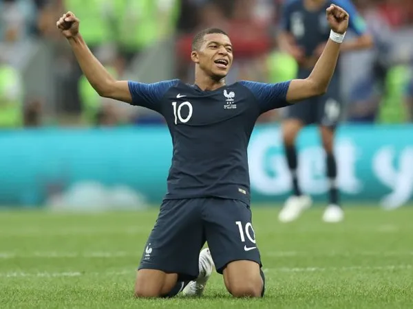 Fabinho: Saya Akan Bujuk Kylian Mbappe untuk Gabung Liverpool!