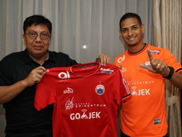 Datangkan Gelandang Asal Brasil, Persija Coret Ivan Carlos