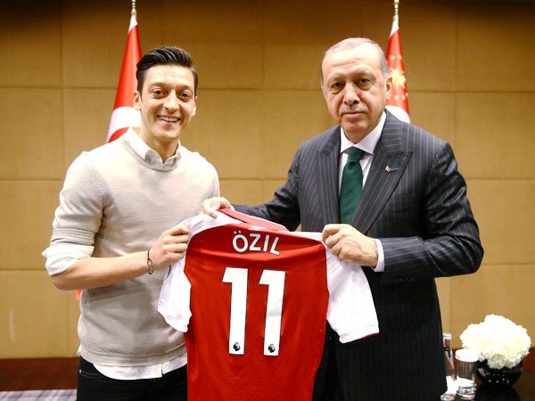 Mundur dari Timnas Jerman, Ozil Dapat Ucapan Selamat dari Presiden Turki