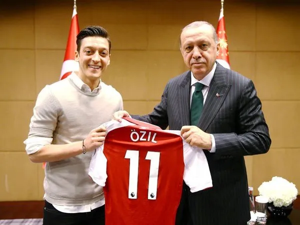 Mundur dari Timnas Jerman, Ozil Dapat Ucapan Selamat dari Presiden Turki