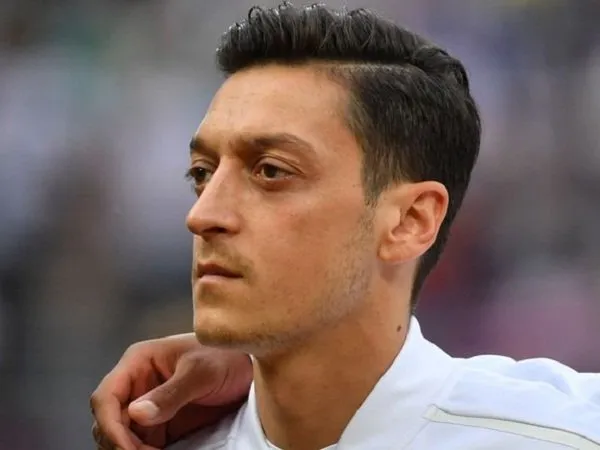 Erdogan Kecam Perlakuan Rasis yang Bikin Ozil Pensiun Dini Dari Timnas Jerman