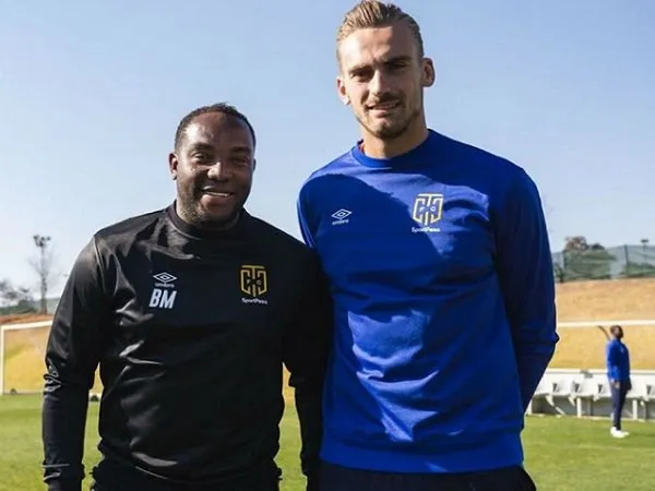 Kalah Bersaing, Kiper Muda Ajax Ini Pilih Merapat Ke Klub Afrika Selatan