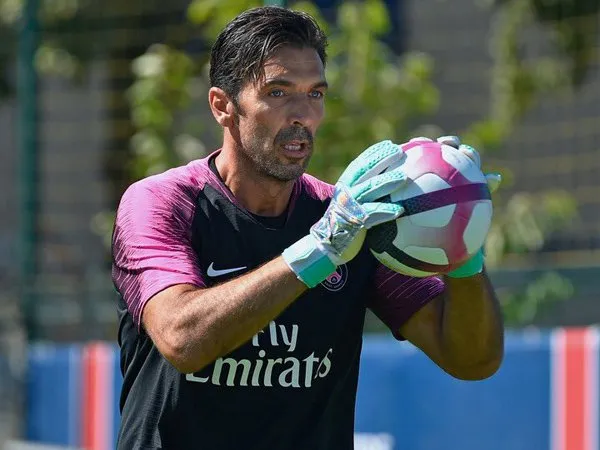 Meski Punya Nama Besar, Tak Menjamin Gianluigi Buffon Jadi Kiper Utama PSG