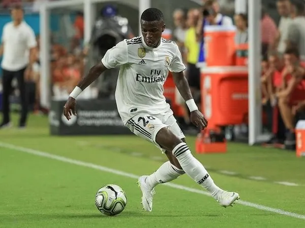 Gabung Real Madrid, Zico Minta Vinicius Tingkatkan Kemampuan Menembak