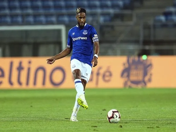 Tinggalkan Everton, Ashley Williams Tes Medis di Stoke