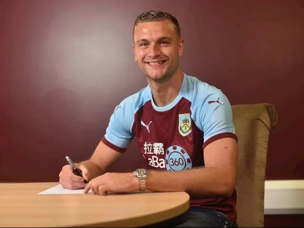 Pembelian Bek Middlesbrough Pecahkan Rekor Transfer Burnley