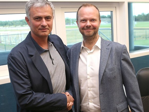 Demi MU, Mourinho dan Woodward Harus Bisa Berdamai