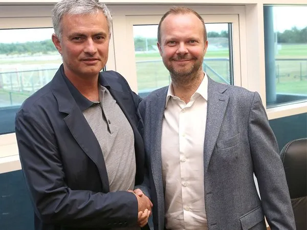 Demi MU, Mourinho dan Woodward Harus Bisa Berdamai