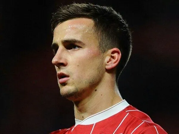 Fulham Siap Telikung Aston Villa untuk Transfer Joe Bryan