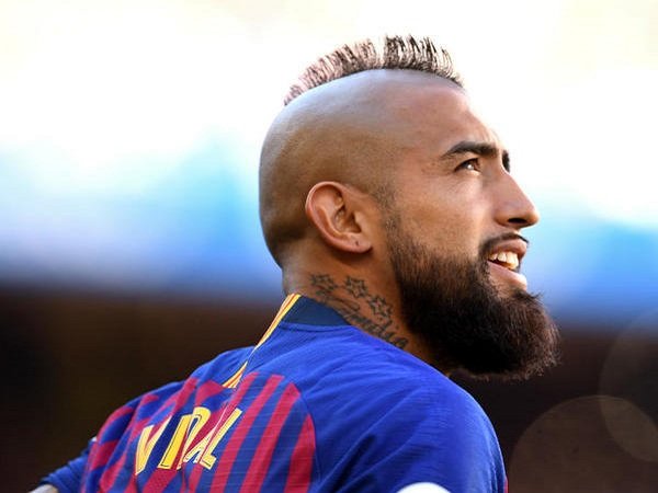 VIdal Tak Berencana untuk Kejar Jumlah Gol Paulinho di Barcelona