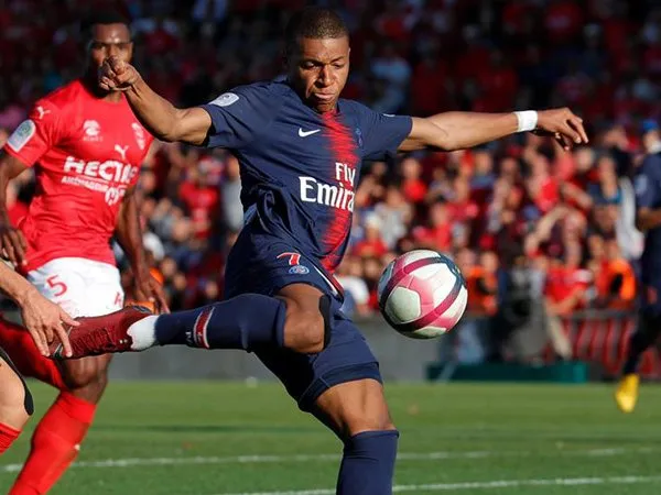 Dikartu Merah Saat Hadapi Nimes, Begini Pembelaan Mbappe