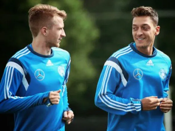Pendapat Reus tentang Situasi Mesut Ozil