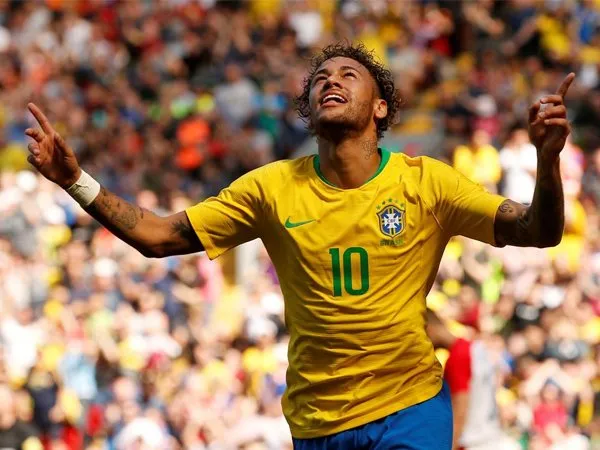 Gilberto Silva: Jabatan Kapten Tim Bisa Bikin Neymar Makin Dewasa
