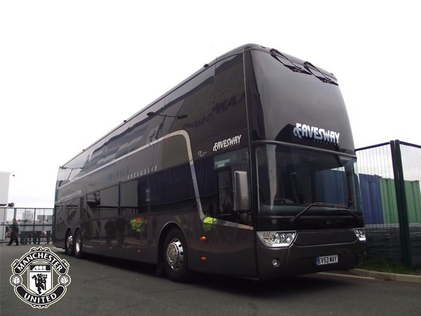 Intip Mewahnya Bus Manchester United Seharga 7,7 Miliar