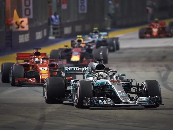 Hamilton Terkejut Ferrari Gagal Bersinar di Marina Bay