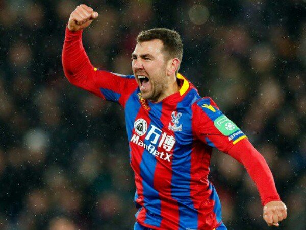 James McArthur Perpanjang Kontrak di Palace