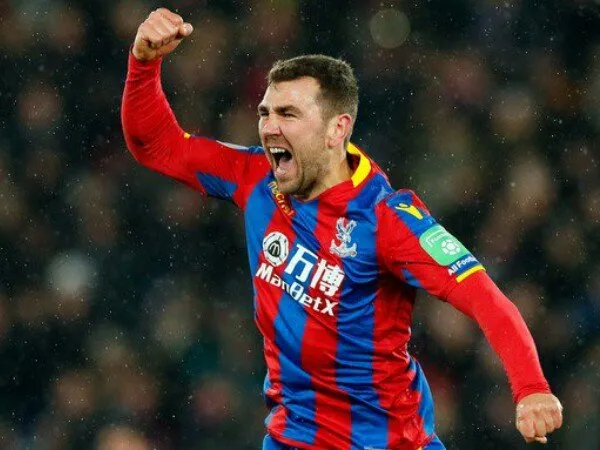 James McArthur Perpanjang Kontrak di Palace
