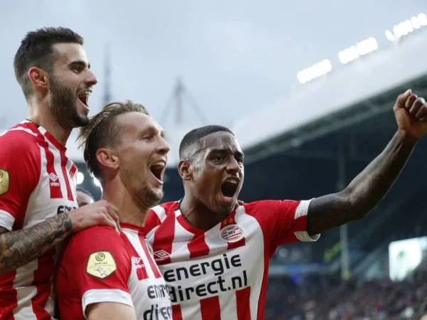 Kalahkan Ajax, Pelatih PSV Puji Performa Anak Buahnya