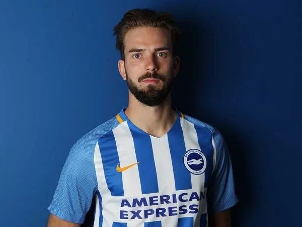 Sevilla Berencana Boyong Gelandang Brighton Ini