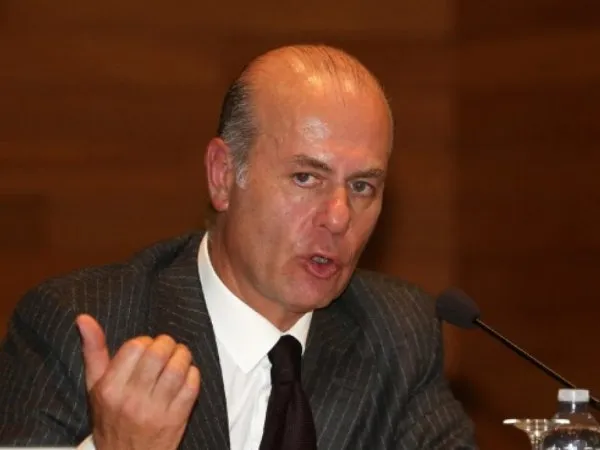 Resmi, Salah Satu Direktur Roma Mundur